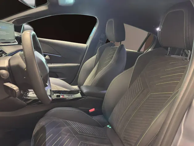Peugeot 208 1.2 MHEV 145 GT