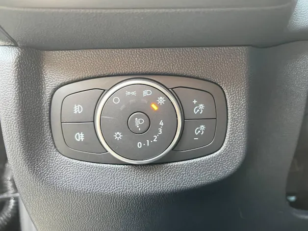 Ford Tourneo Courier 1.0 EcoBoost Titanium