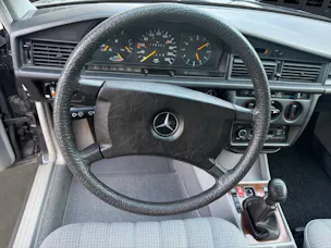 MERCEDES-BENZ E 190 (201)