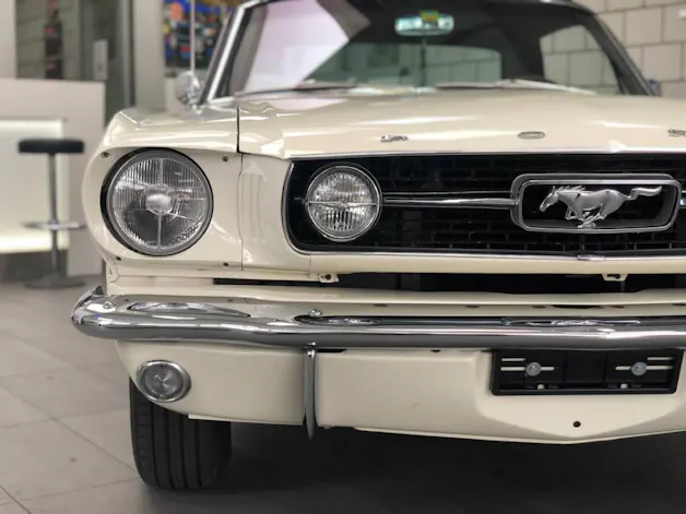 Ford MUSTANG V8