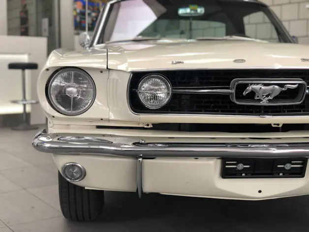 Ford MUSTANG V8