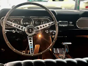 Ford MUSTANG V8