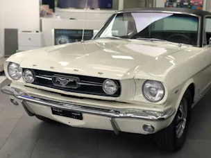 Ford MUSTANG V8