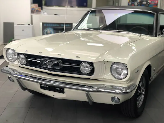 Ford MUSTANG V8
