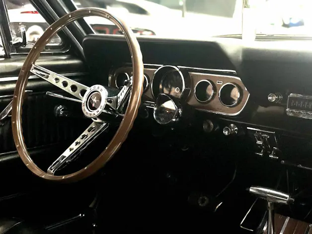 Ford MUSTANG V8