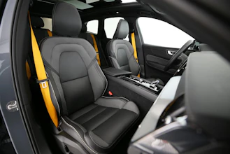 https://vehicle.imgix.net/4430561/431879be-ce9c-45dd-8610-313ca4f167f2.jpg