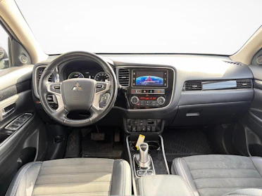MITSUBISHI OUTLANDER 9