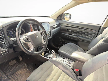 MITSUBISHI OUTLANDER 10