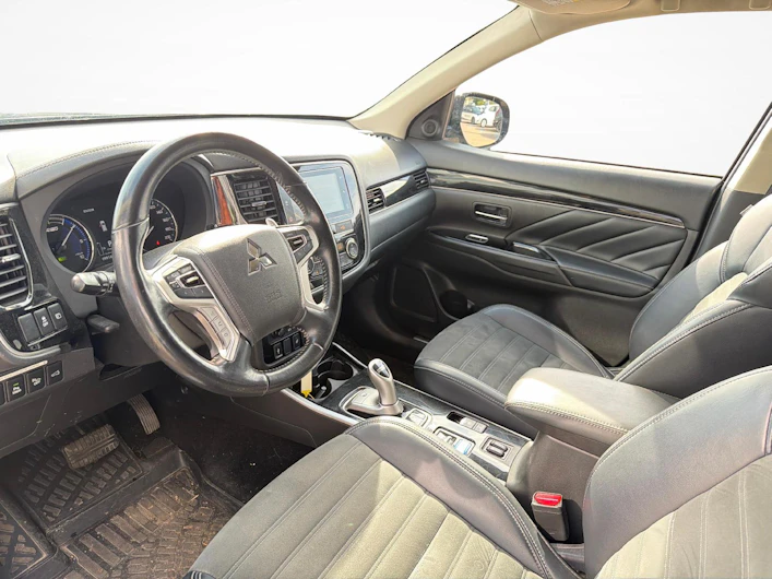 immagine del veicolo MITSUBISHI OUTLANDER