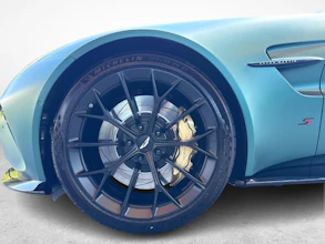 https://vehicle.imgix.net/4430744/f9b3fe2b-857a-47c1-b410-f8cca49da682.jpg
