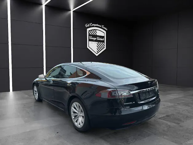 Tesla Model S 75 D