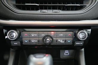 https://vehicle.imgix.net/4430778/6a37a675-9bd6-4055-ac92-71ef93e3b368.jpg