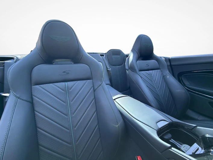 Fahrzeugbild ASTON MARTIN DB12
