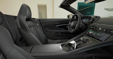 https://vehicle.imgix.net/4431053/6ceaa56e-81ce-4d8c-b652-09bb4c841c6d.jpg