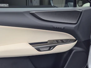 https://vehicle.imgix.net/4431076/aee4e820-07ac-4282-a3b5-da5adc6c8253.jpg