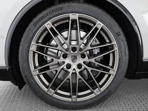 PORSCHE Macan Turbo