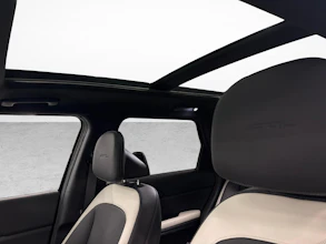 https://vehicle.imgix.net/4431170/01c9de37-0916-4667-9a66-014be0eca023.jpg