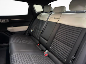 https://vehicle.imgix.net/4431194/b216cf34-9035-4da5-bdef-6105081681bf.jpg