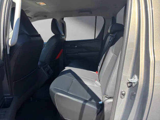 Toyota Hilux Double Cab.-Pick-up 2.8 D-4D MHEV 204 Invincible