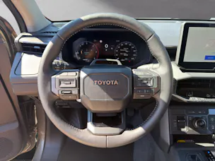Toyota Hilux Double Cab.-Pick-up 2.8 D-4D MHEV 204 Invincible