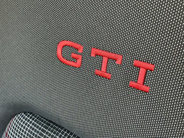 VW Golf 2.0 TSI GTI *** BLACK STYLE & HANDSCHALTUNG !!! ***