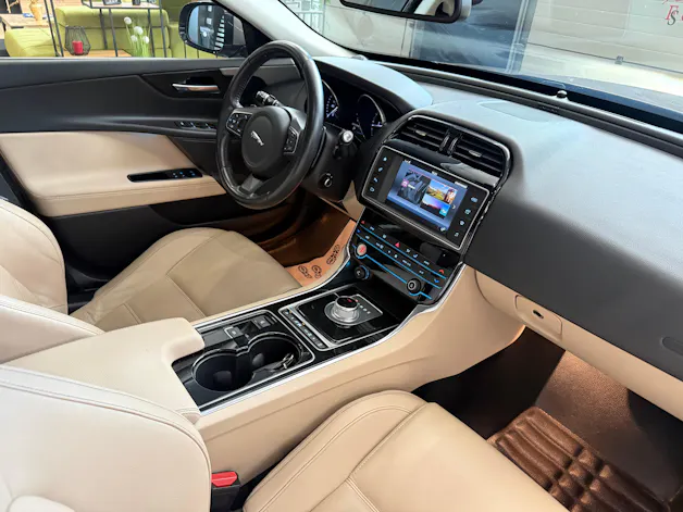 Jaguar XE 20d Prestige Automat
