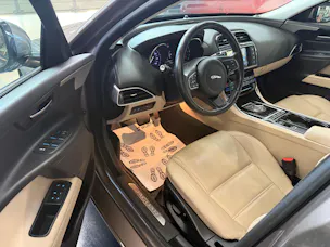 Jaguar XE 20d Prestige Automat