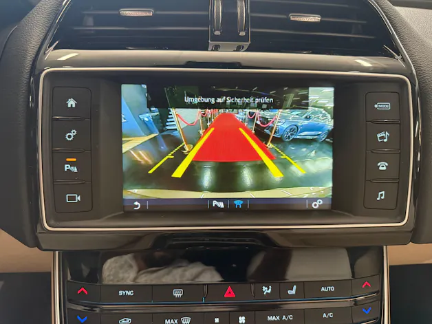 Jaguar XE 20d Prestige Automat