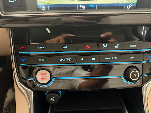 Jaguar XE 20d Prestige Automat