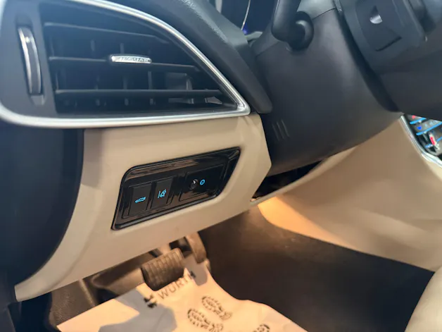 Jaguar XE 20d Prestige Automat