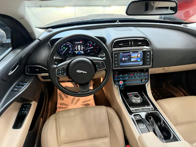 Jaguar XE 20d Prestige Automat