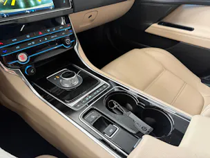 Jaguar XE 20d Prestige Automat