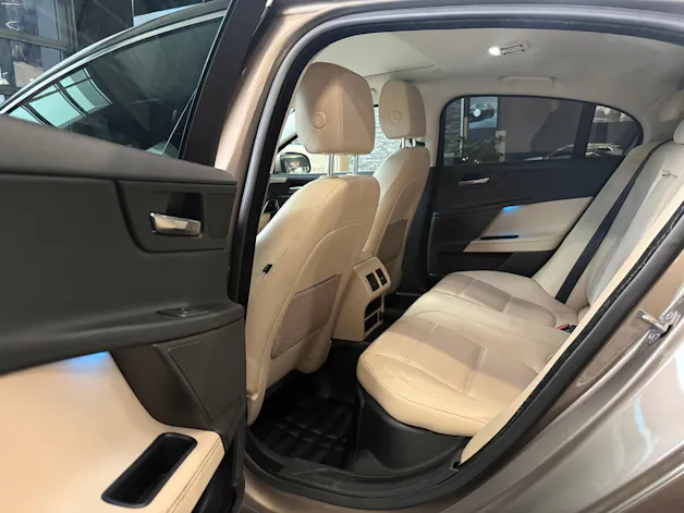 Jaguar XE 20d Prestige Automat