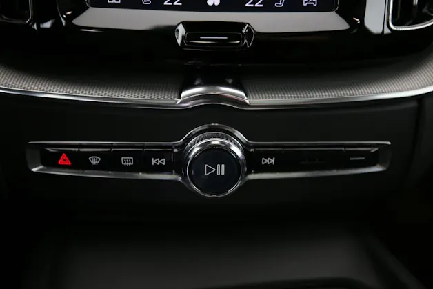 VOLVO XC60 2.0 B4 MH Plus Dark AWD