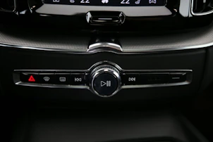 image du véhicule VOLVO XC60 2.0 B4 MH Plus Dark AWD