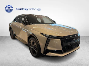 https://vehicle.imgix.net/4431786/d6ad27fc-292b-4fb3-8d10-86d62b8f0081.jpg