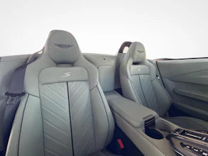 https://vehicle.imgix.net/4431798/cb08fb62-cc50-4f2b-a8f7-cff3c82aa2b1.jpg