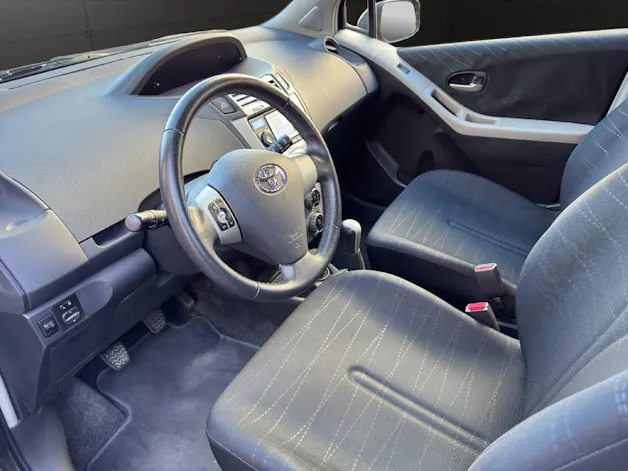 Toyota Yaris 1.3i Linea Luna