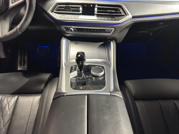 BMW X6 M50i