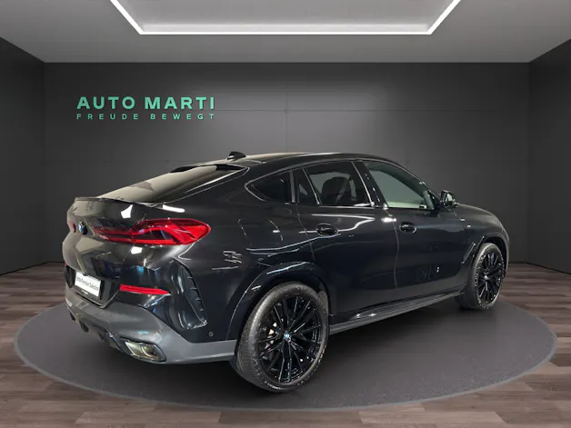 BMW X6 M50i