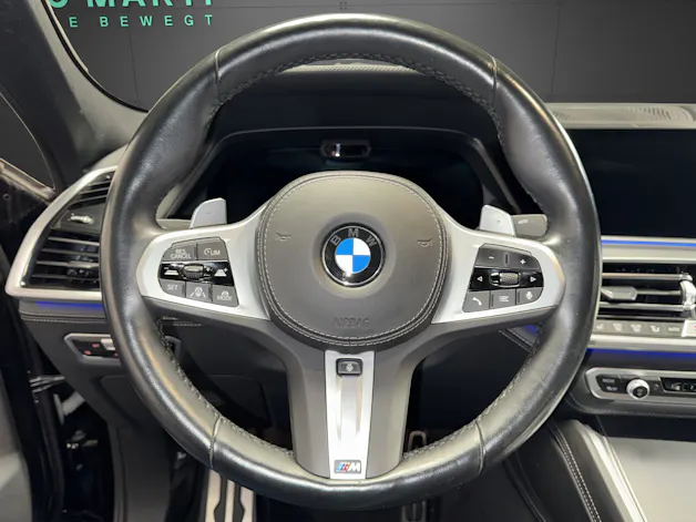 BMW X6 M50i