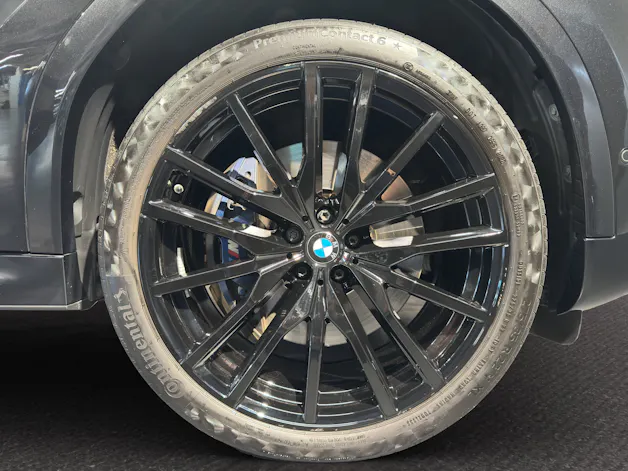 BMW X6 M50i