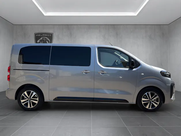 Peugeot Traveller Standard 2.2 BlueHDi 180  Family Edition S/S