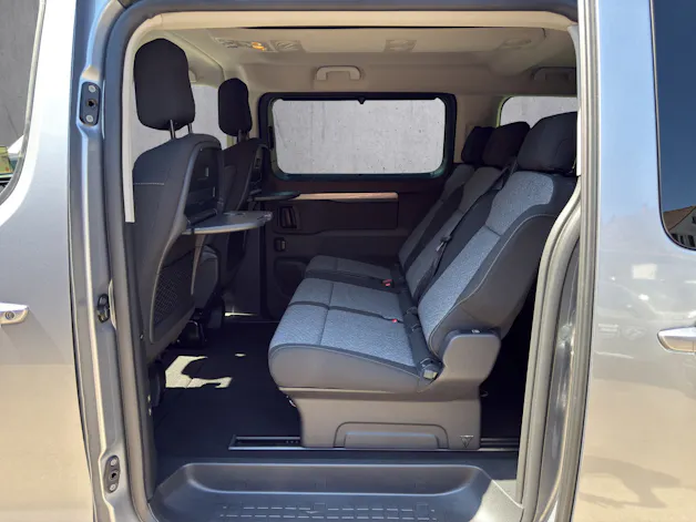 Peugeot Traveller Standard 2.2 BlueHDi 180  Family Edition S/S