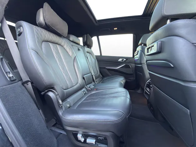 BMW X7 xDrive M50d Steptronic * Traumausstattung * 7 Plätzer * AHK *