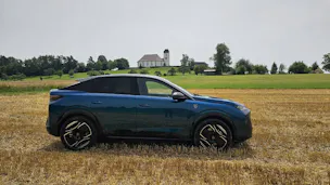 PEUGEOT 3008 e-GT