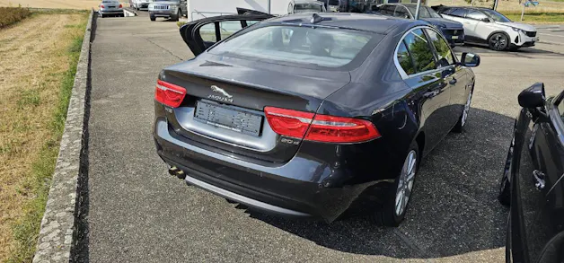 Jaguar XE 2.0 D 180 Prestige