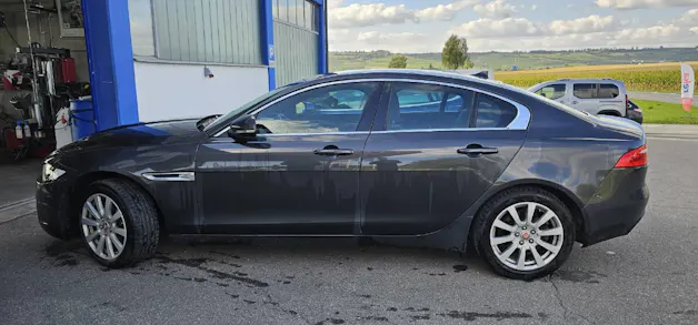 Jaguar XE 2.0 D 180 Prestige