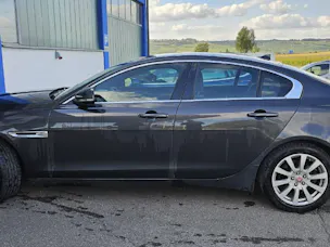 Jaguar XE 2.0 D 180 Prestige