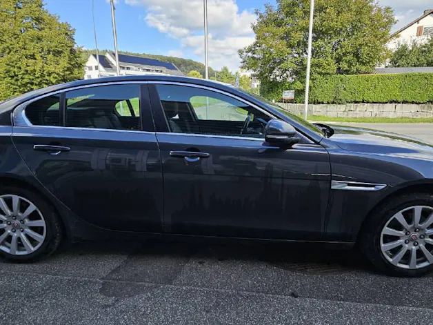 Jaguar XE 2.0 D 180 Prestige